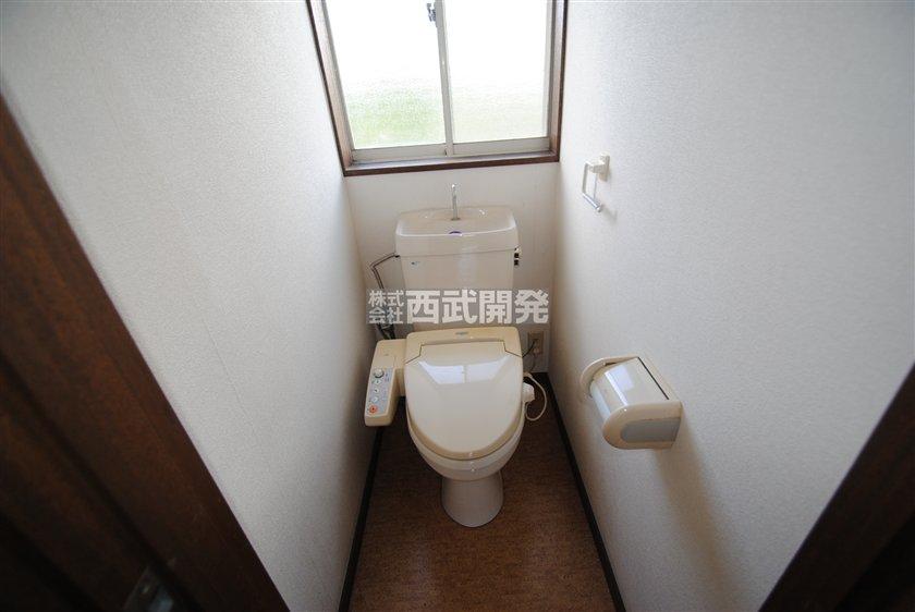 Toilet. Indoor (10 May 2013) Shooting Second floor toilet