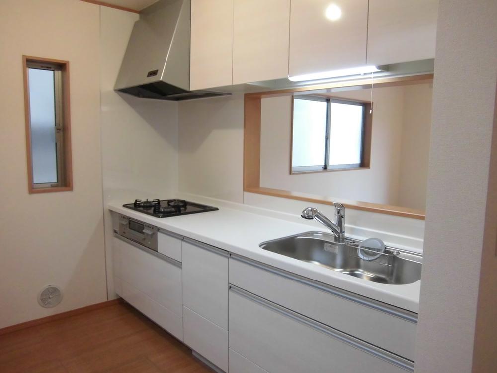 Kitchen.  ☆ Building 2 Kitchen ☆ It is a popular face-to-face system kitchen to women. 
