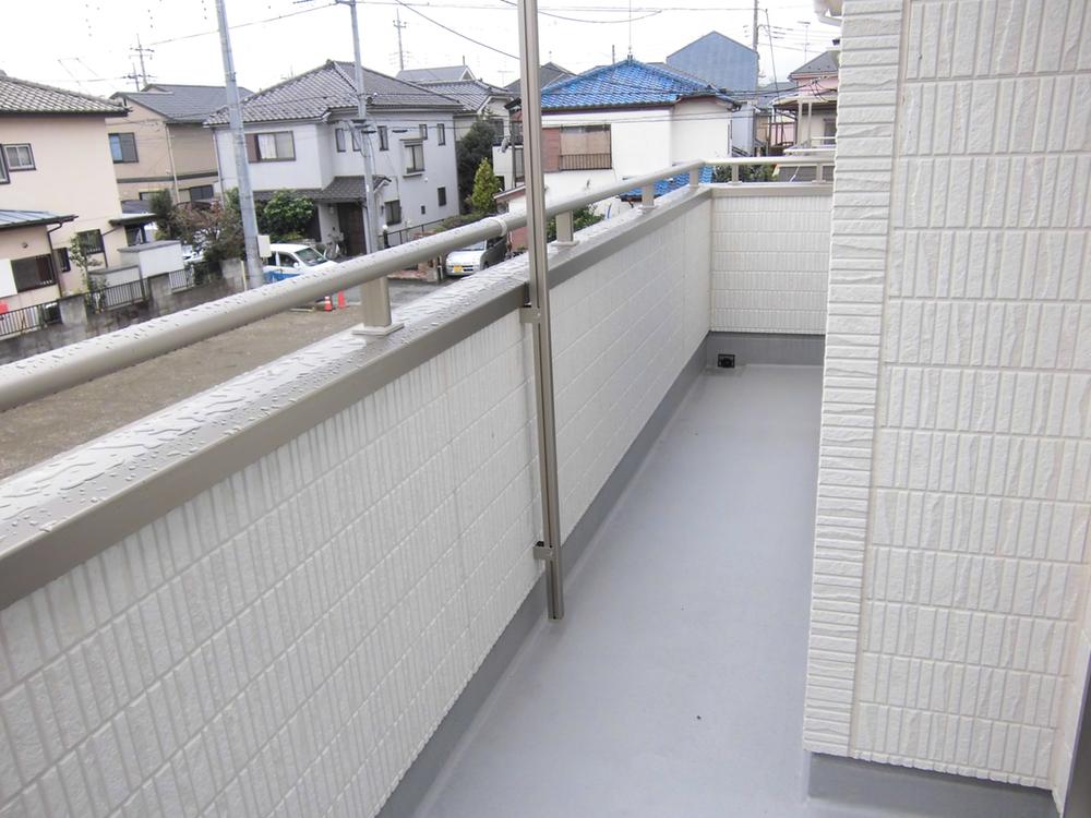 Balcony.  ☆ Building 2 balcony ☆ Since there is no building on the south side, It dries laundry is well. 