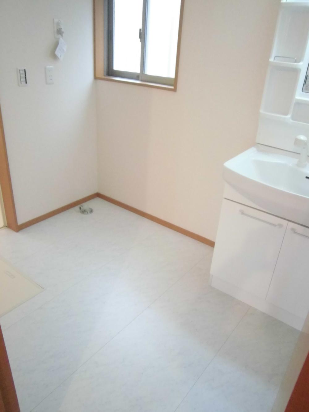 Wash basin, toilet.  ☆ Building 2 basin dressing room ☆ Three buildings in Building 2 is this space we become wide specification. 