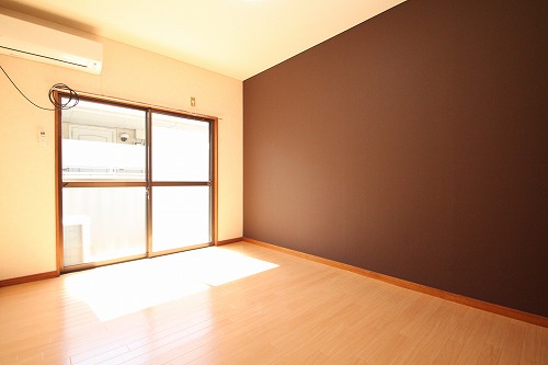 Living and room. Same building ・ Another room is a picture of (the reform) of the room. 