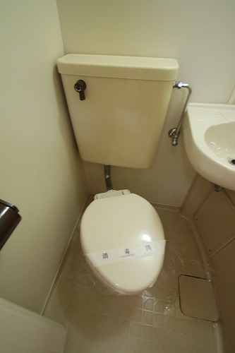 Toilet. Same building ・ Another room is a picture of (the reform) of the room.