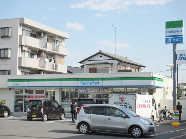 Convenience store. FamilyMart Sakado Minamicho store up (convenience store) 303m