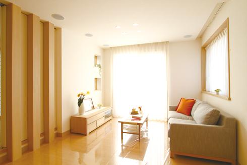 Living. 31 Gochi is living. It is embedded 5.1CH surround system to the ceiling, Environment with a sense of realism has subsided and clean. 