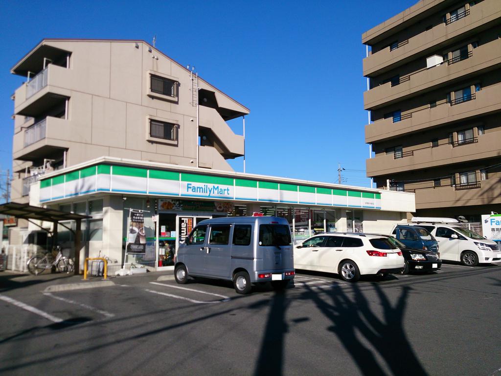 Convenience store. FamilyMart Sakado Station south zelkova dori until (convenience store) 460m