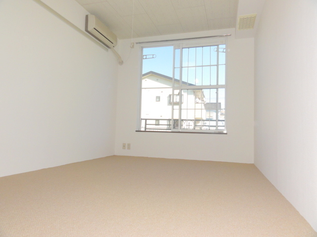 Other room space. It is a year-round comfort in the air-conditioned.