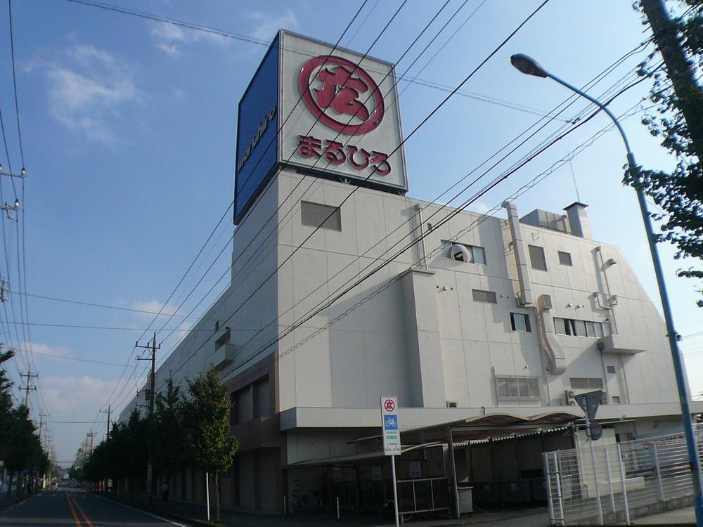 Shopping centre. Until MaruHiro 520m