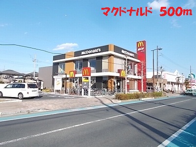 restaurant. 500m to McDonald's (restaurant)