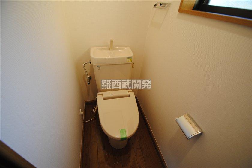 Toilet. Indoor (12 May 2013) Shooting Second floor toilet