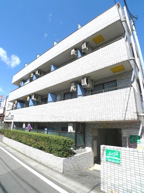 Building appearance. Tiled apartment