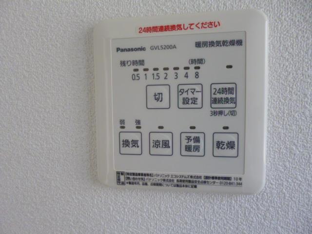 Same specifications photo (bathroom). Example of construction. Not only the bathroom dryer, Ventilation and air conditioning, Also it comes with heating. 