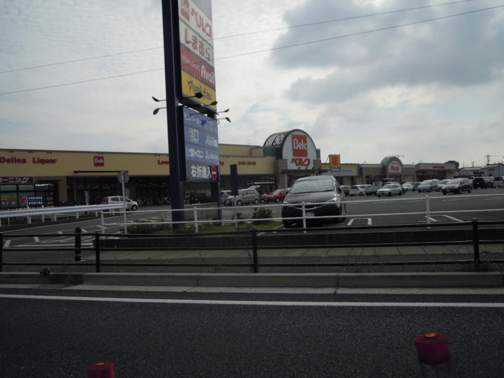 Shopping centre. Sattekita until Mall 927m