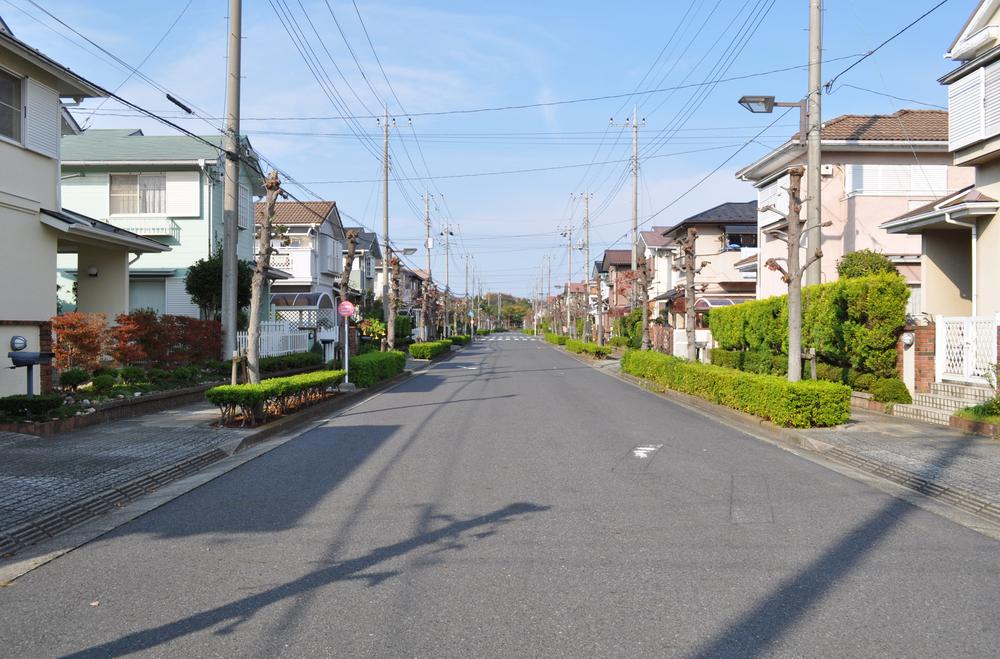 Sale already cityscape photo. Road in the subdivision with the name in various places (October 2013) Shooting