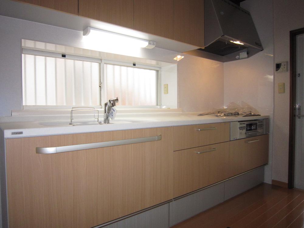 Kitchen. Excellent functionality of the sliding kitchen ☆