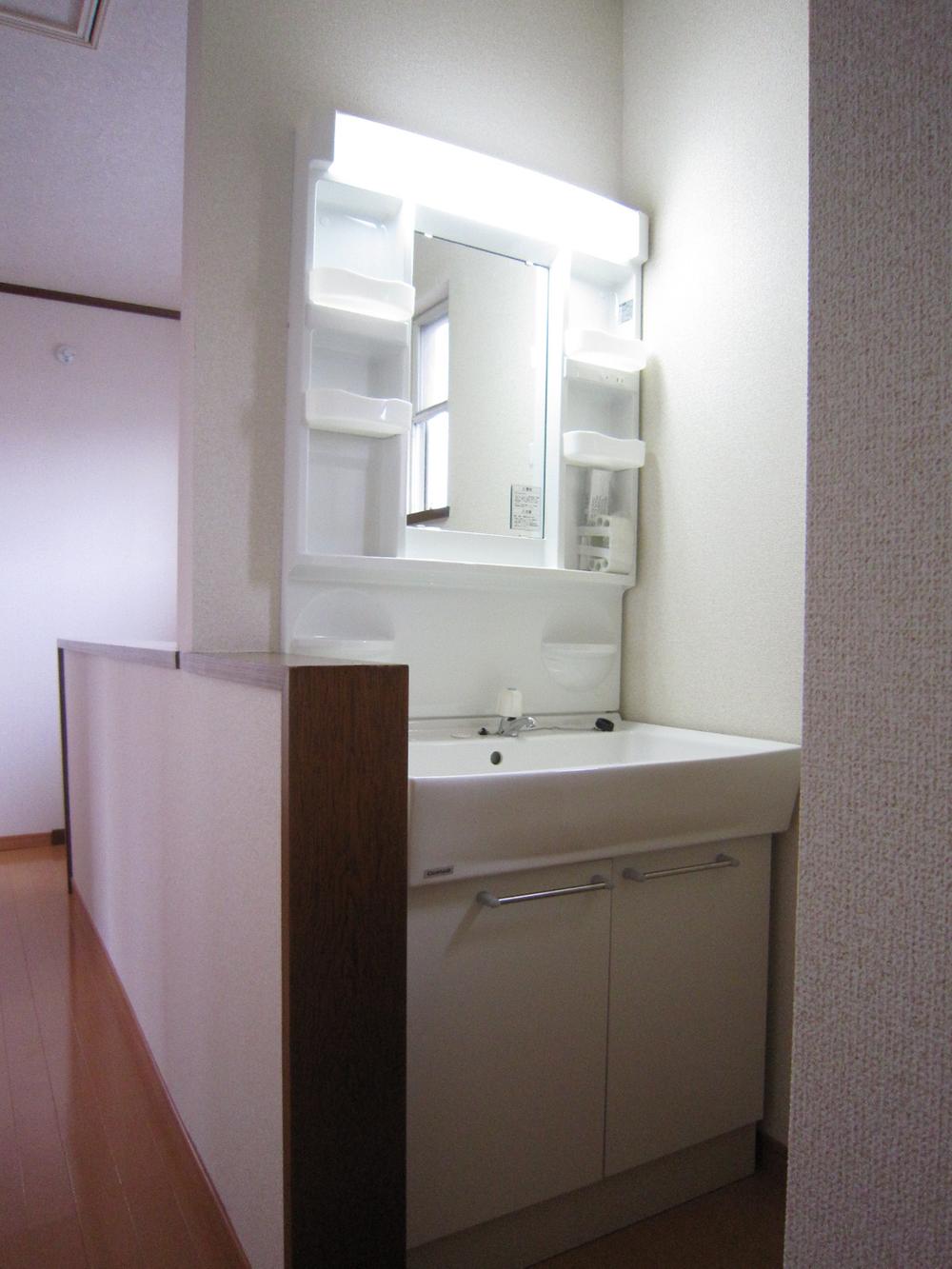 Wash basin, toilet. Vanity, which is also in 2F ☆
