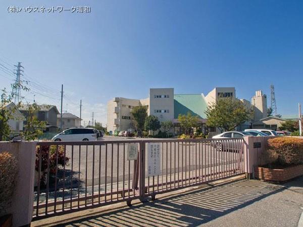 Primary school. Satte Municipal Nagakura to elementary school 560m