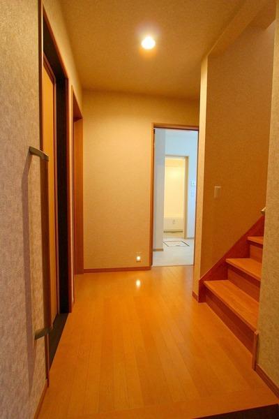 Entrance. Entrance It can be groomed check it before going out to have a mirror in the shoe cupboard.