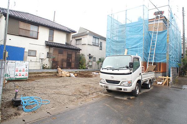 Local photos, including front road. Site of the spacious car space that can also be relaxed