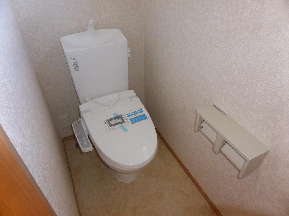 Toilet. 201,311.14 shooting. 1F2F with Washlet
