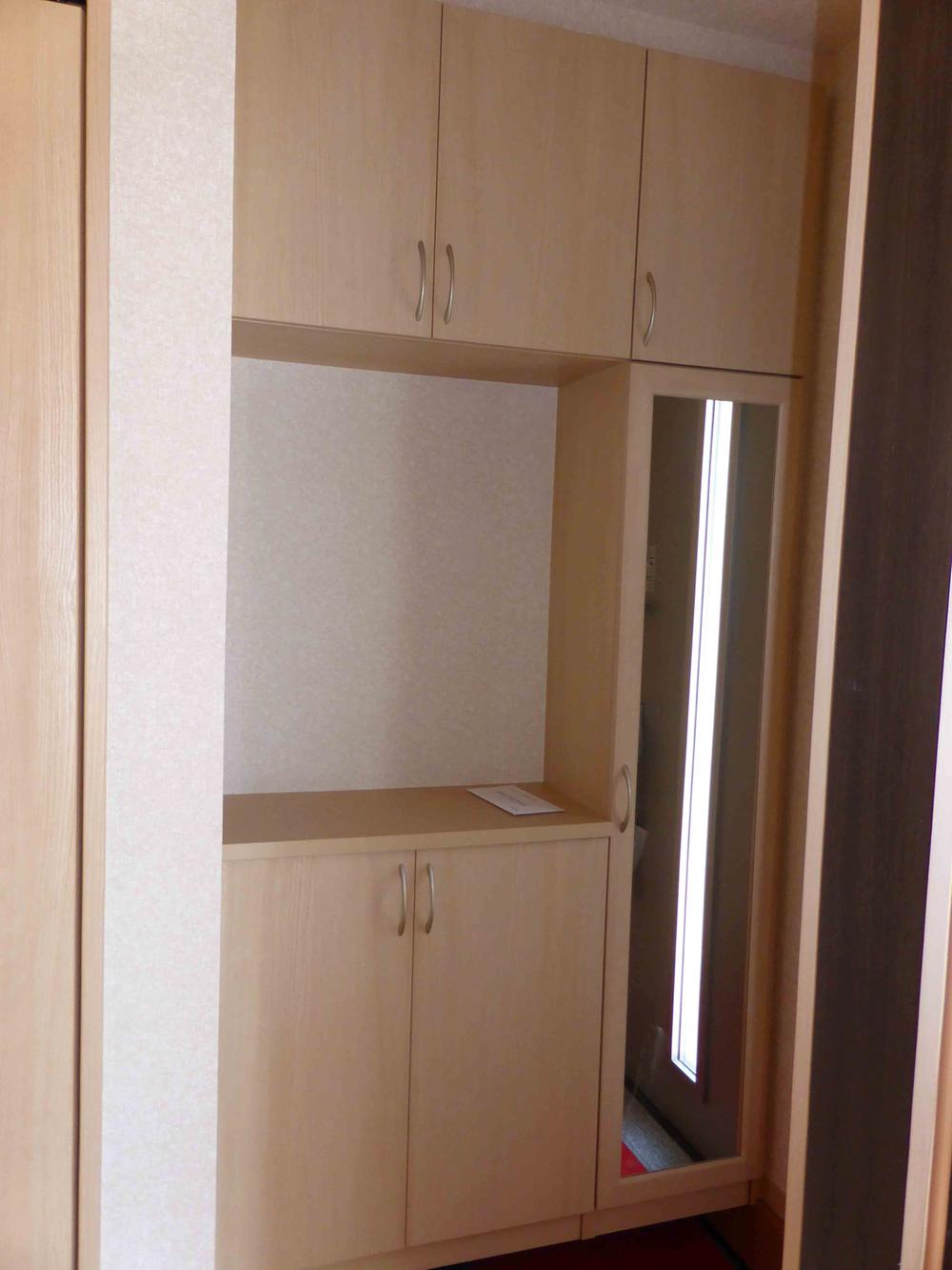 Entrance. Example of construction. Shoe closet that can be stored securely.