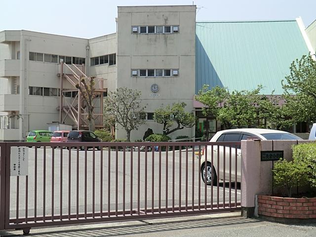 Primary school. Satte Municipal Nagakura to elementary school 1400m