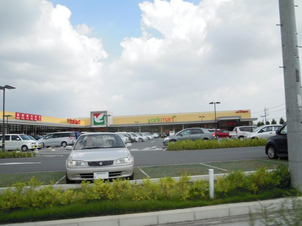 Supermarket. York Mart to Satte shop 1005m