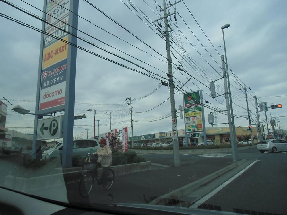 Shopping centre. Until the M's Town Satte 1027m