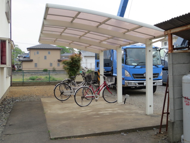 Other common areas. Bicycle storage is covered