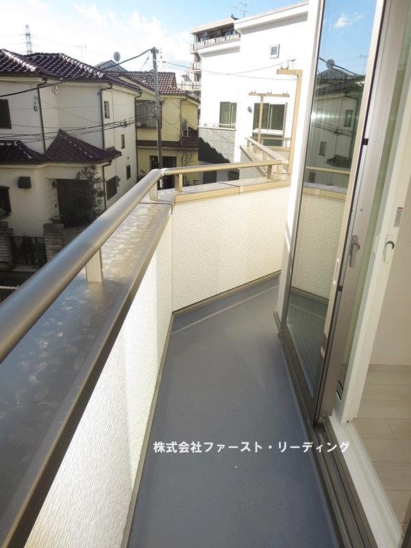 Balcony. South-facing balcony (December 15, 2013) Shooting