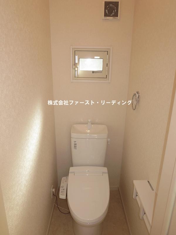 Toilet. Indoor (December 15, 2013) Shooting