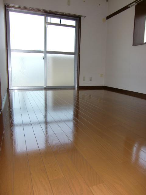 Living and room. West room
