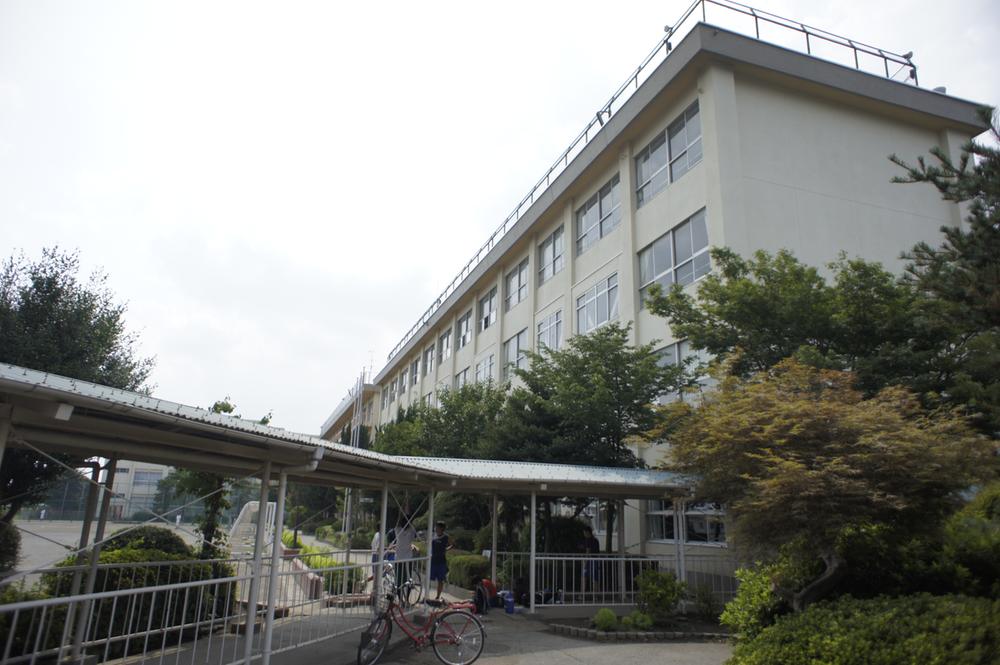 Junior high school. Sayama Municipal Horigane until junior high school 1051m