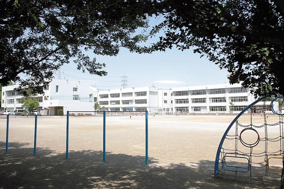 Primary school. Sayama Municipal Shin Sayama until elementary school 815m