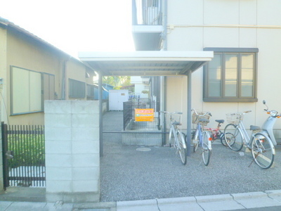 Other common areas. There are bicycle parking Superu!