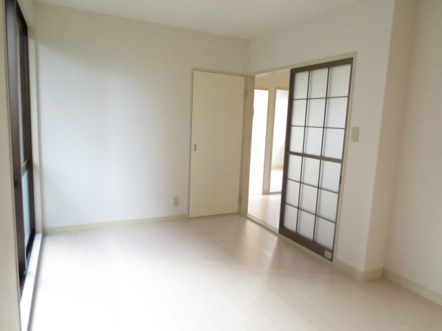 Living and room. cross ・ Floor stuck Kawasumi