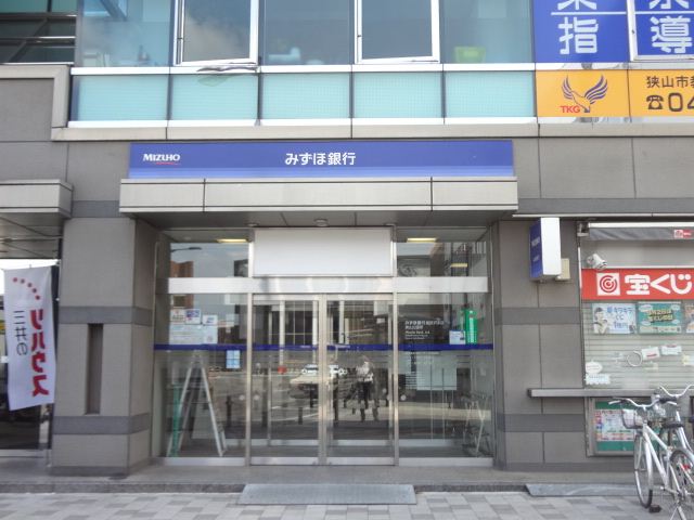 Bank. Mizuho 100m to Bank (Bank)