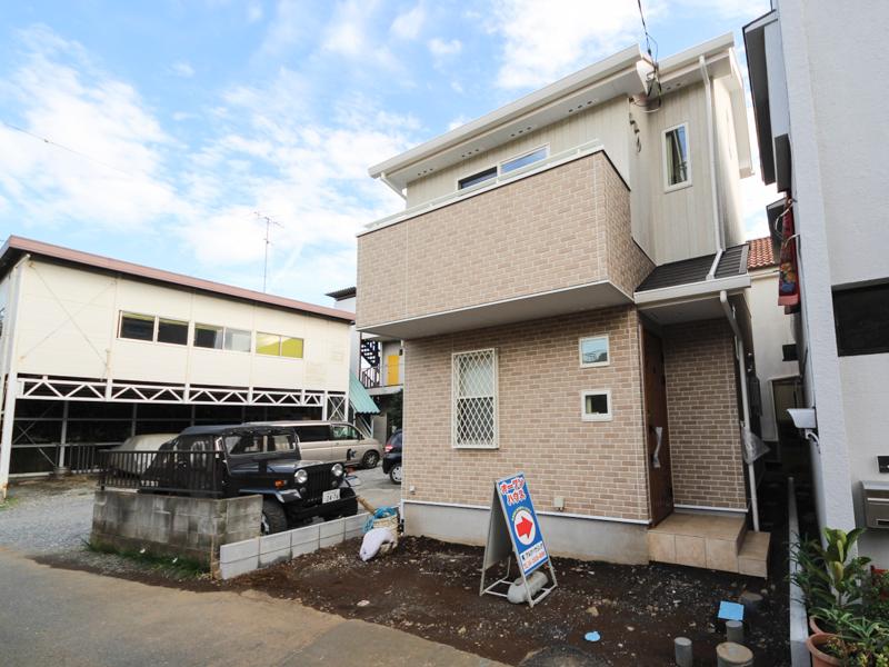 Local photos, including front road. Local (10 May 2013) Shooting