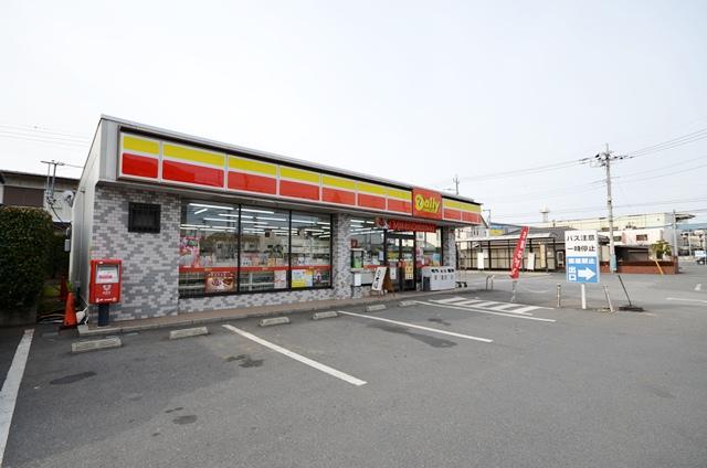 Convenience store. Daily Yamazaki Sayama Nissei 250m to park