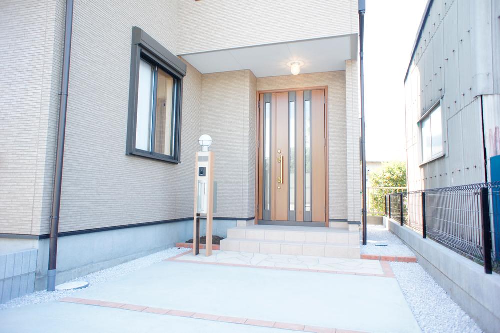 Entrance. Local (July 2013) Shooting