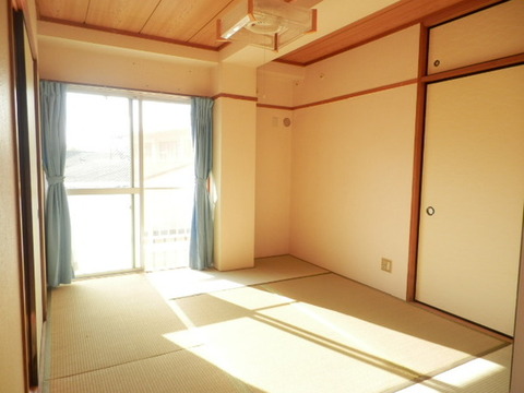 Other room space. About six quires of Japanese-style room.