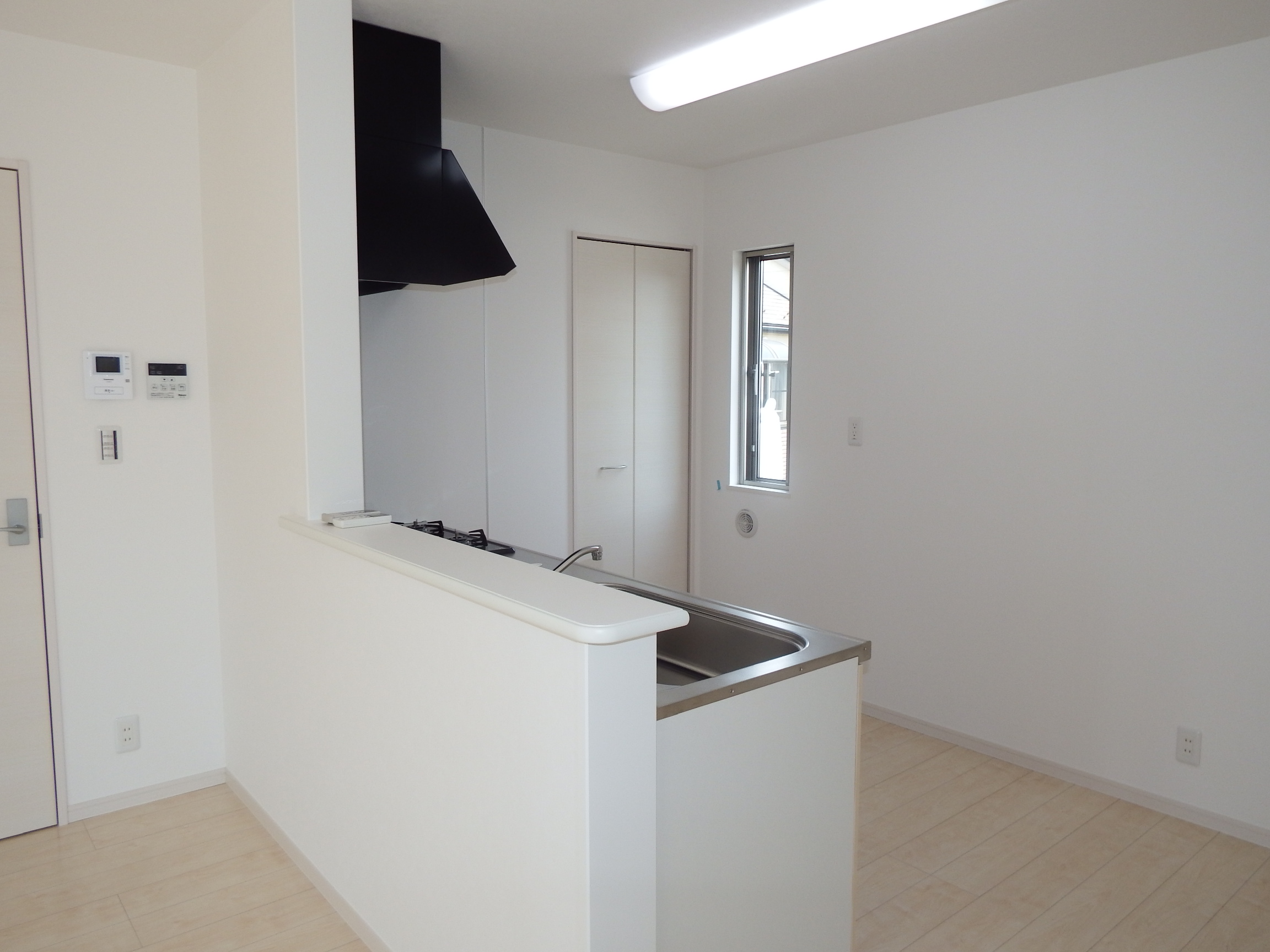 Kitchen. Photos of the preceding model house (same equipment you plan to use)