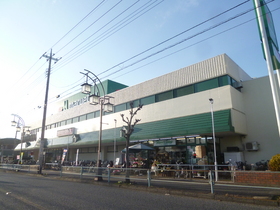 Supermarket. Maruetsu to (super) 1300m