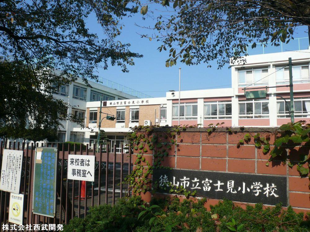 Primary school. Fujimi 120m up to elementary school