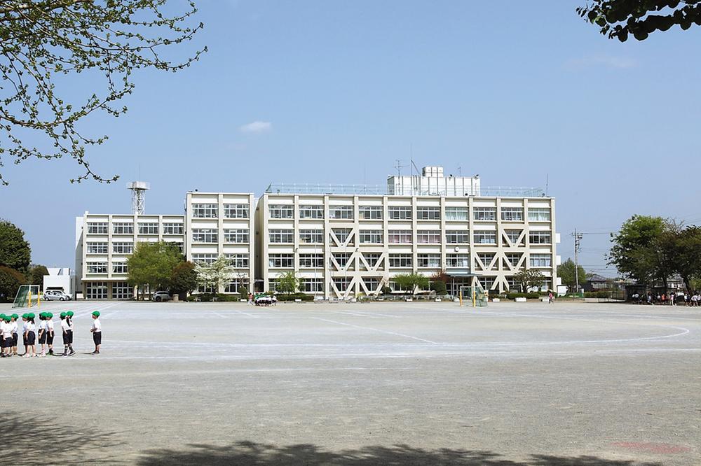 Primary school. Sayama Minami to elementary school 692m