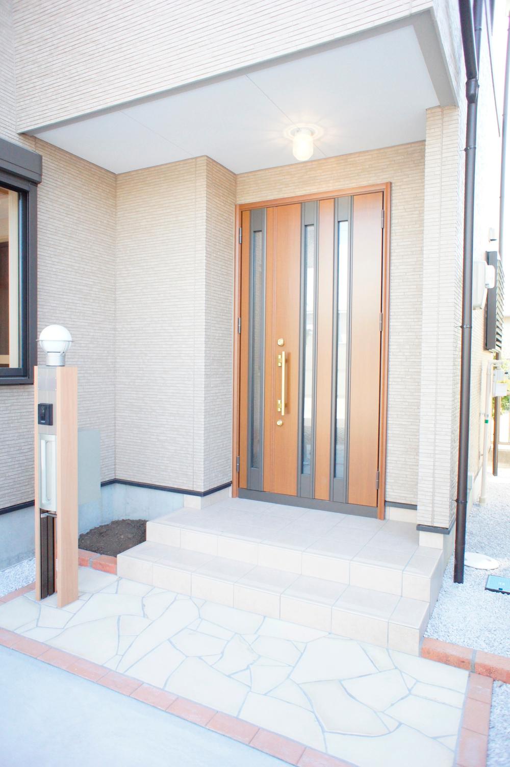 Entrance. Local (September 2013) Shooting