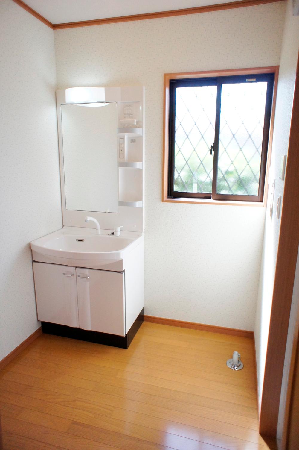 Wash basin, toilet. Indoor (September 2013) Shooting