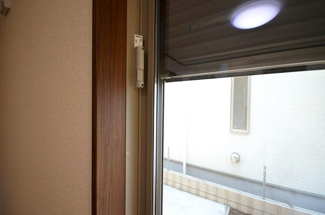 Other. Electric shutter of one-touch automatic opening and closing in one switch 1. You can open and close without opening the window, even on rainy days and cold morning. (4 Building)
