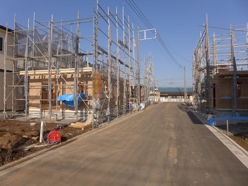 Local photos, including front road. Local (11 May 2013) Shooting