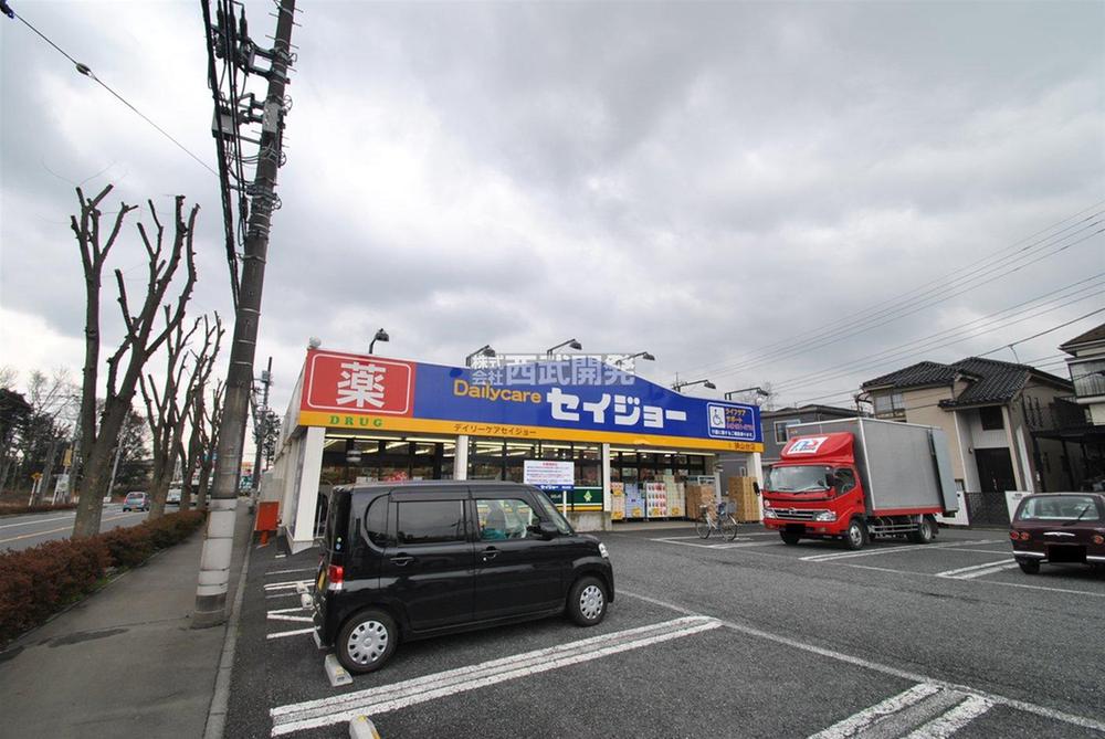 Drug store. Until Seijo 820m