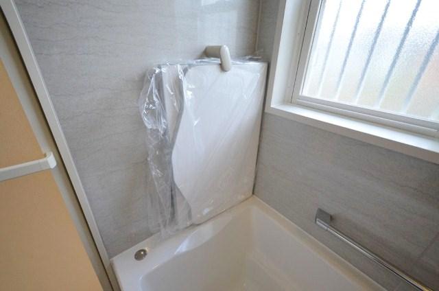 Bathroom. With 3-Pack heat insulation cover. Only is a high thermal insulation performance that does not fall 2 ℃ for 6 hours. (1 Building)